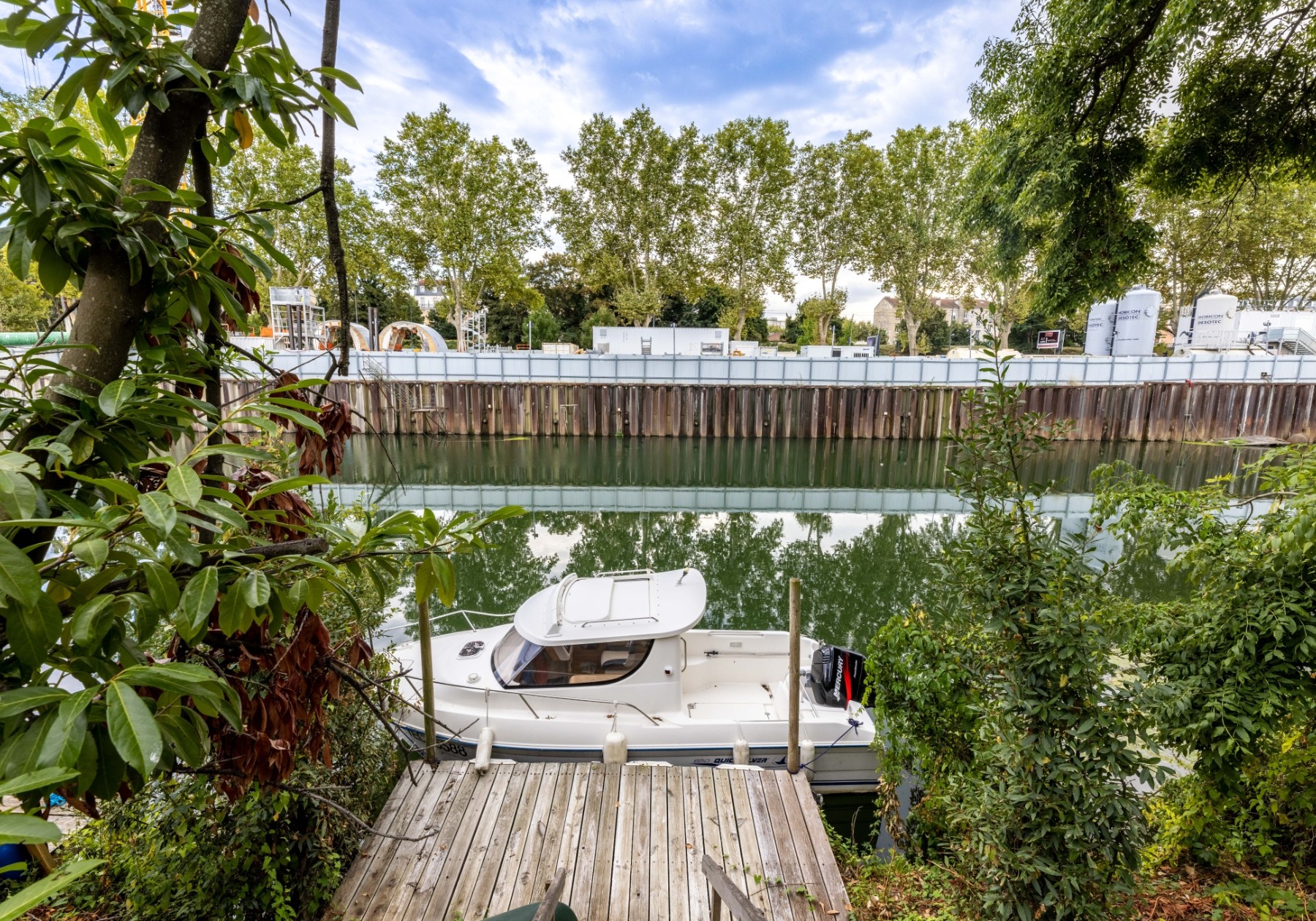 Maison d'architecte les pieds dans l'eau à 5 min du centre de Paris